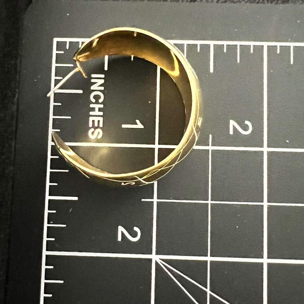 Monet Gold Tone Wide Chunky C Hoop Earrings 1.25‎ Inch Minimalist - Picture 4 of 4